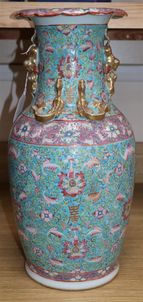 A Chinese enamelled porcelain vase